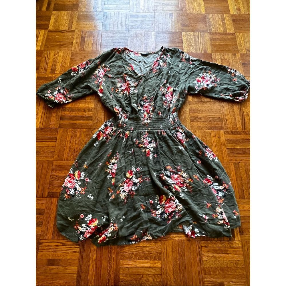 Torrid Green Floral Dress Size 2 Cinched Waist